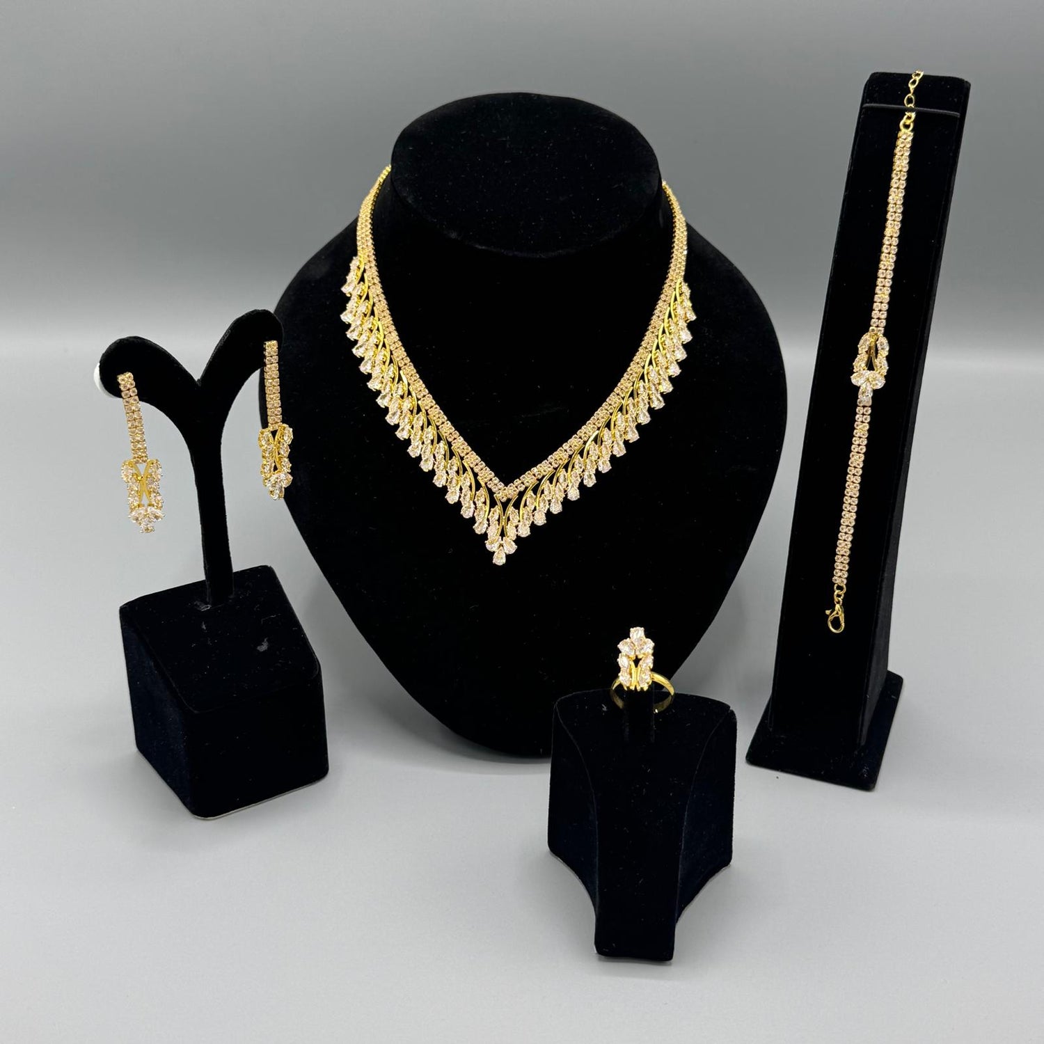 4-piece gold-colored accessory set