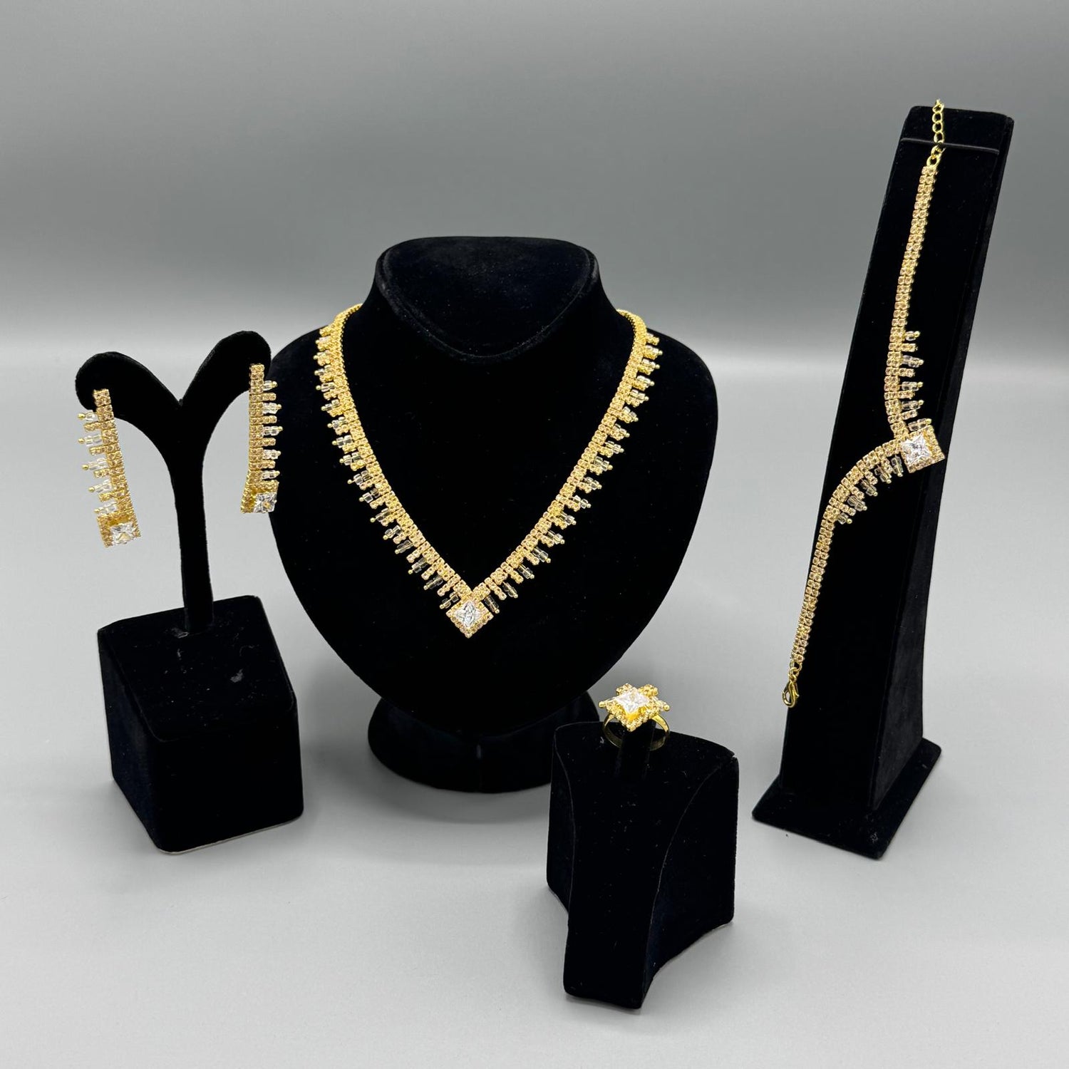 4-piece gold-colored accessory set