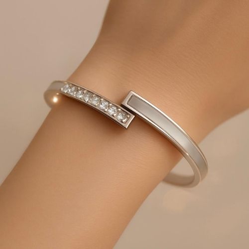 Fashionable women's bracelet – open design with smooth lines and internal crystals