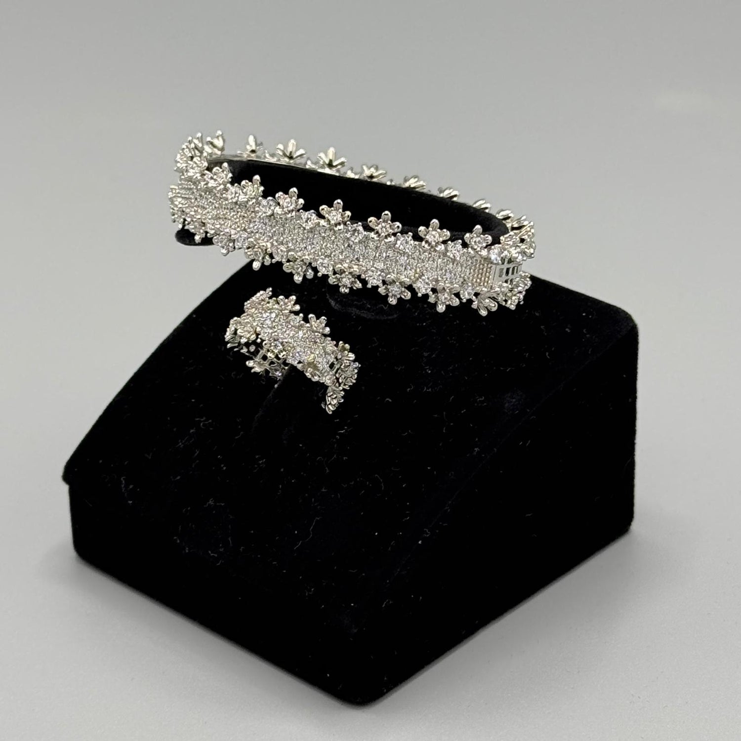 اسوارة مع خاتم CM-007