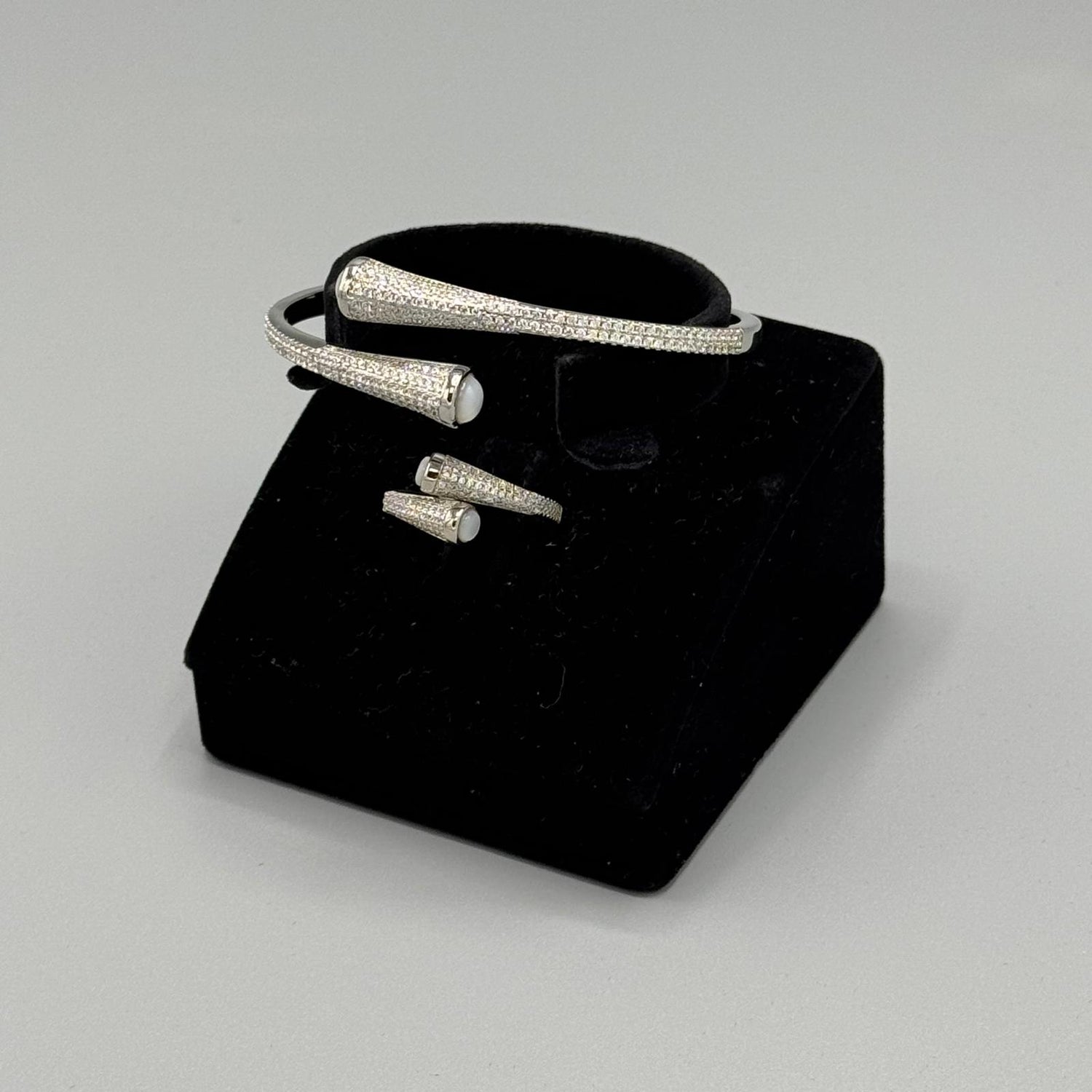 Bracelet with ring CM-022 with white stone