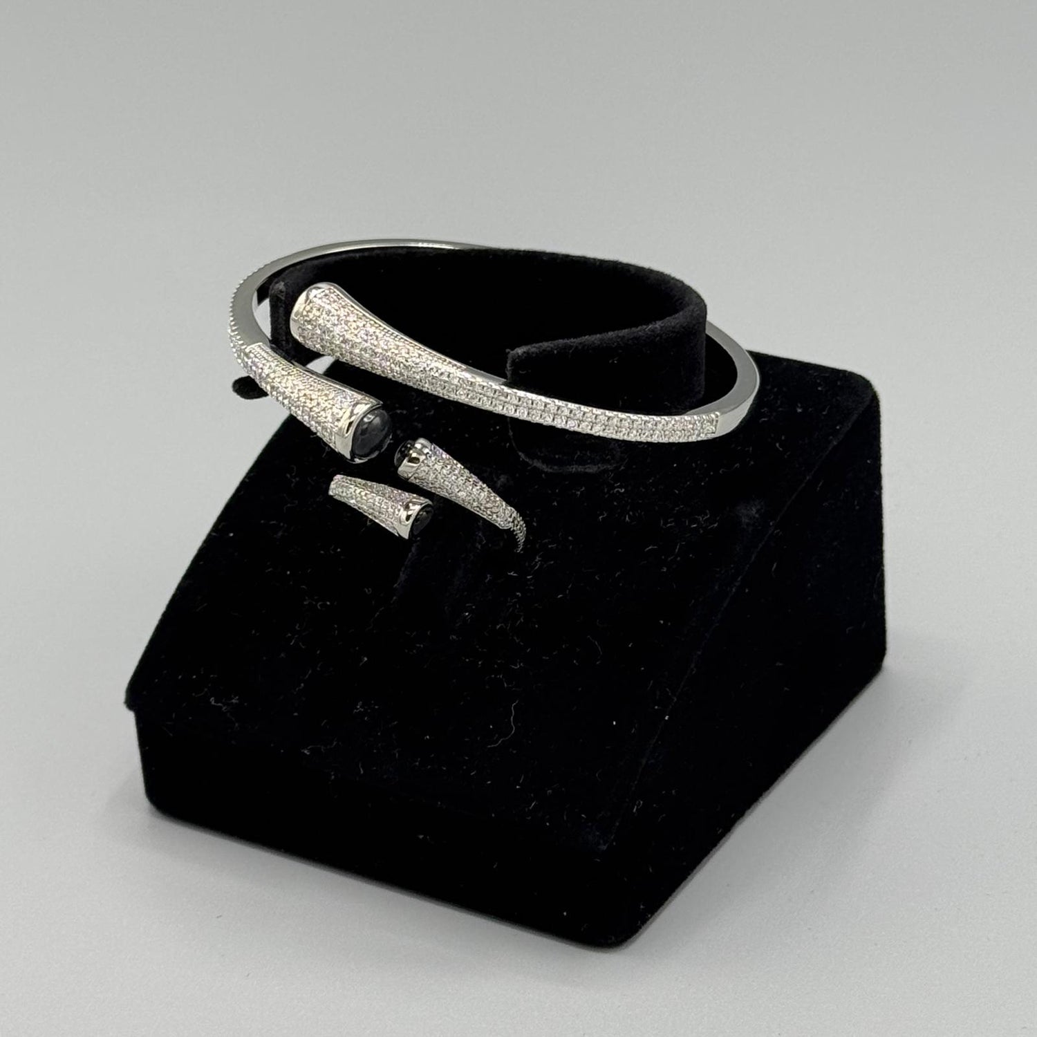 Bracelet with ring CM-022 with black stone
