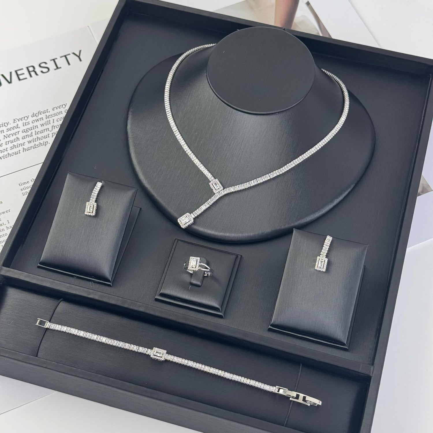 Necklace, earrings, ring, and bracelet set T10271