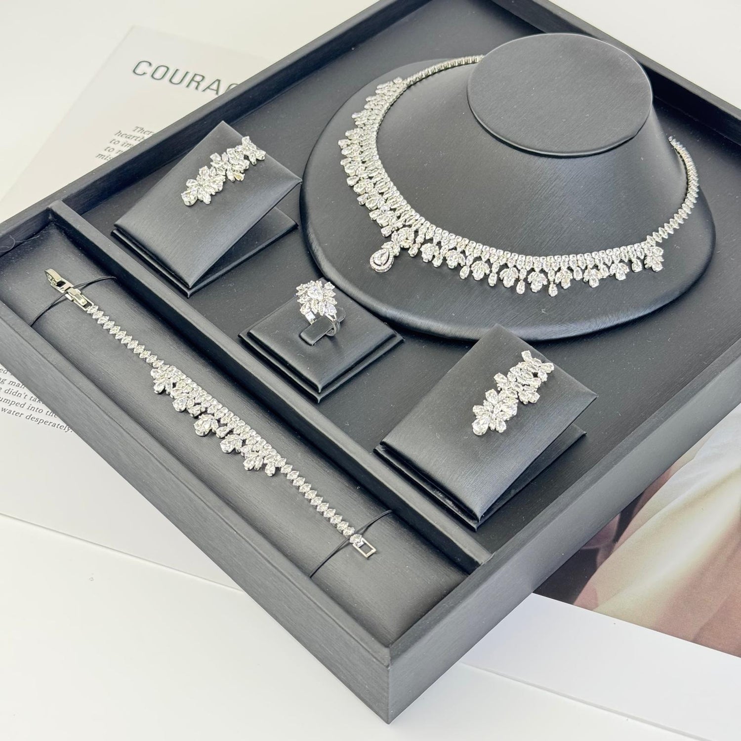 Necklace, earrings, ring and bracelet set T10358