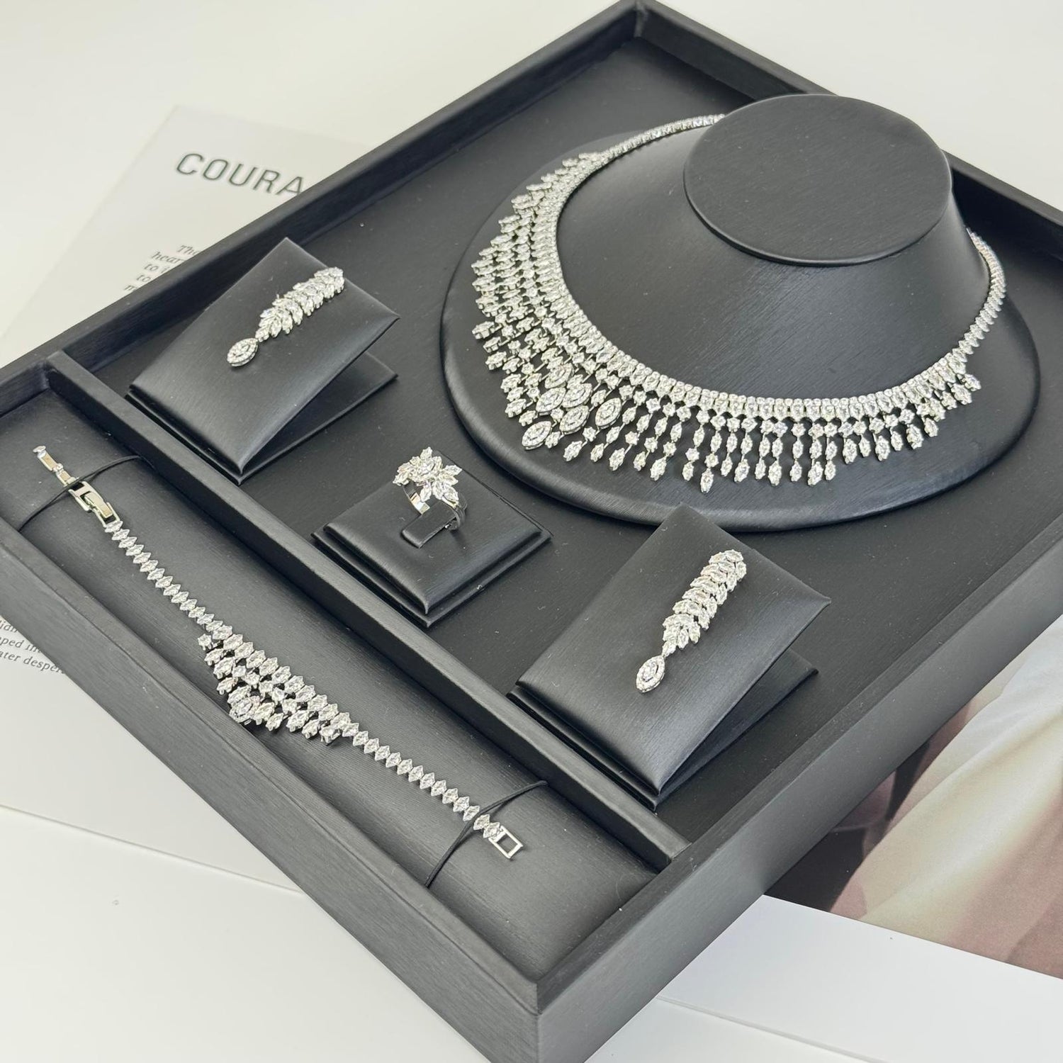 Necklace, earrings, ring and bracelet set T10430