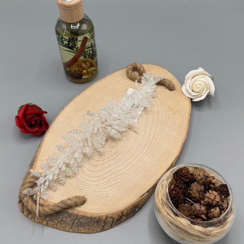 Long tree sap brooch