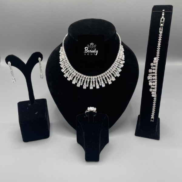   طقم اكسسوار 4 قطع لون فضي 