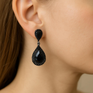 حلق أنيق بتصميم قطرتين مرصّعتين باللون الأسود