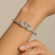 إسورة SWAROVSKI – تصميم بجعتين مرصعتين بالكريستال الفاخر