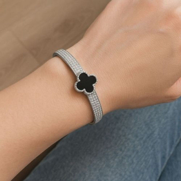 إسوارة فان كليف Alhambra – أونيكس أسود بإطار فضي