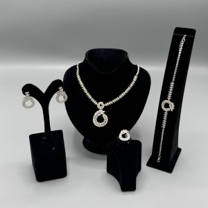   طقم اكسسوار 4 قطع لون فضي 