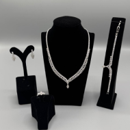   طقم اكسسوار 4 قطع لون فضي 