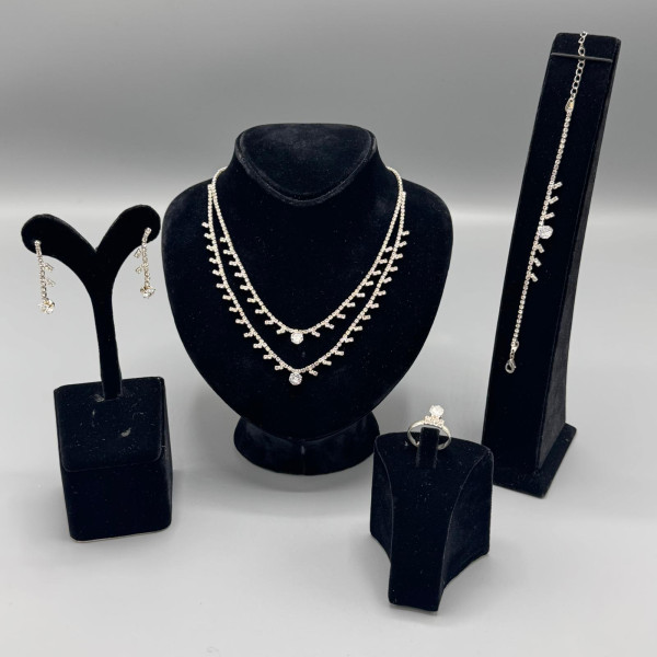   طقم اكسسوار 4 قطع لون فضي 