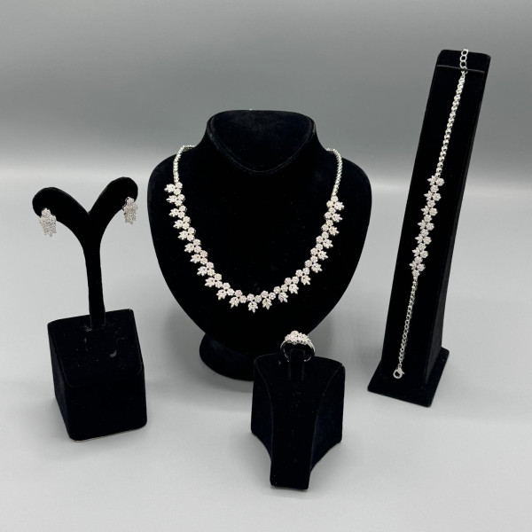   طقم اكسسوار 4 قطع لون فضي 